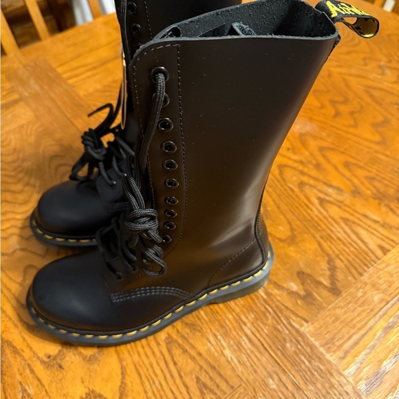 Dr. Martens Women's 1914 Lug Sole Sz 5 Combat Boots Black Leather 14 Eye Grunge - Picture 3 of 12